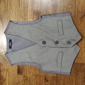 Boys Izod gray button front vest size 3T